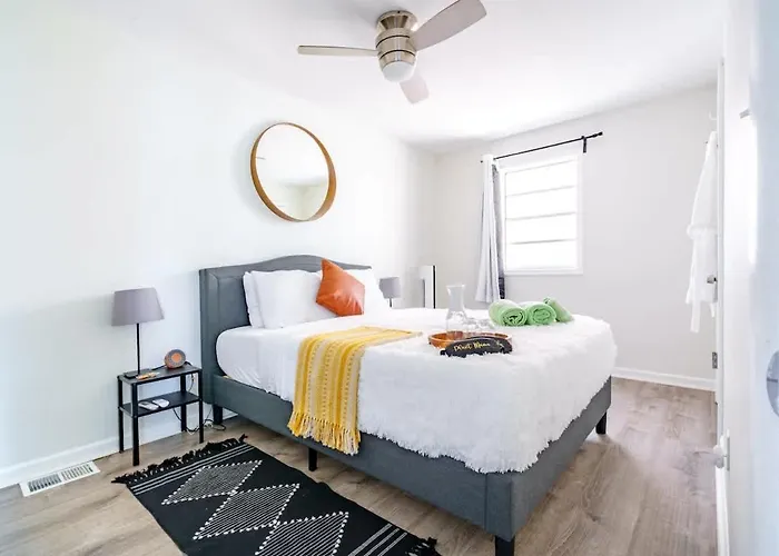 Сasa de vacaciones Casa Tres By Jungle House Near Convention Center Osu & Nationwide Arena Walk To High Street Downtown & Short North 5 800 Reviews Private Parking